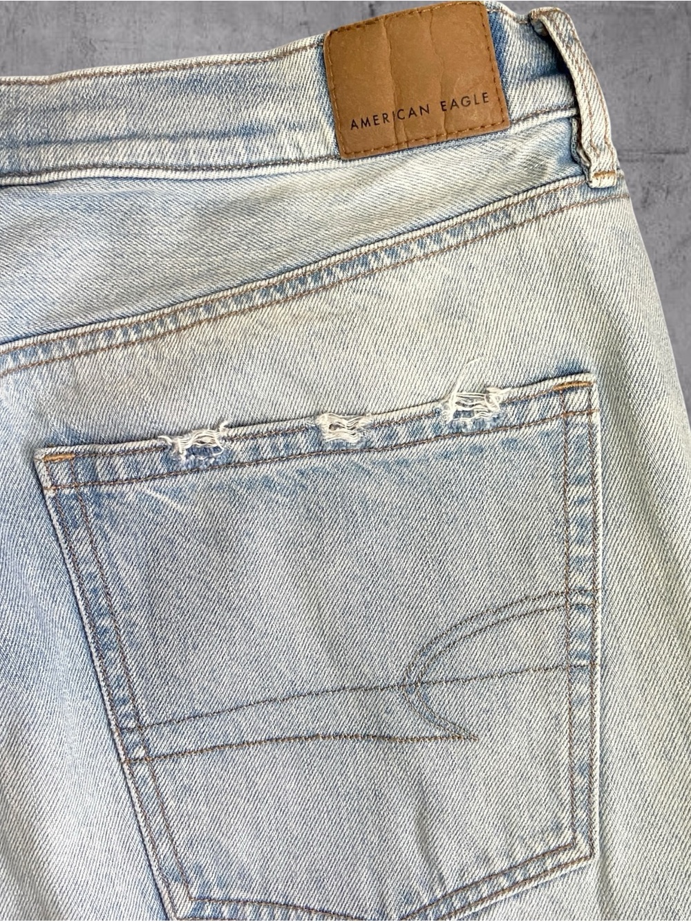 American Eagle | High Rise Baggy 90s Inspired Straight Mom Jeans | Size 8 - Picture 3 of 9
